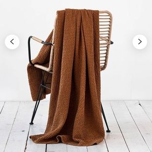 Trendy Linen Waffle Throw